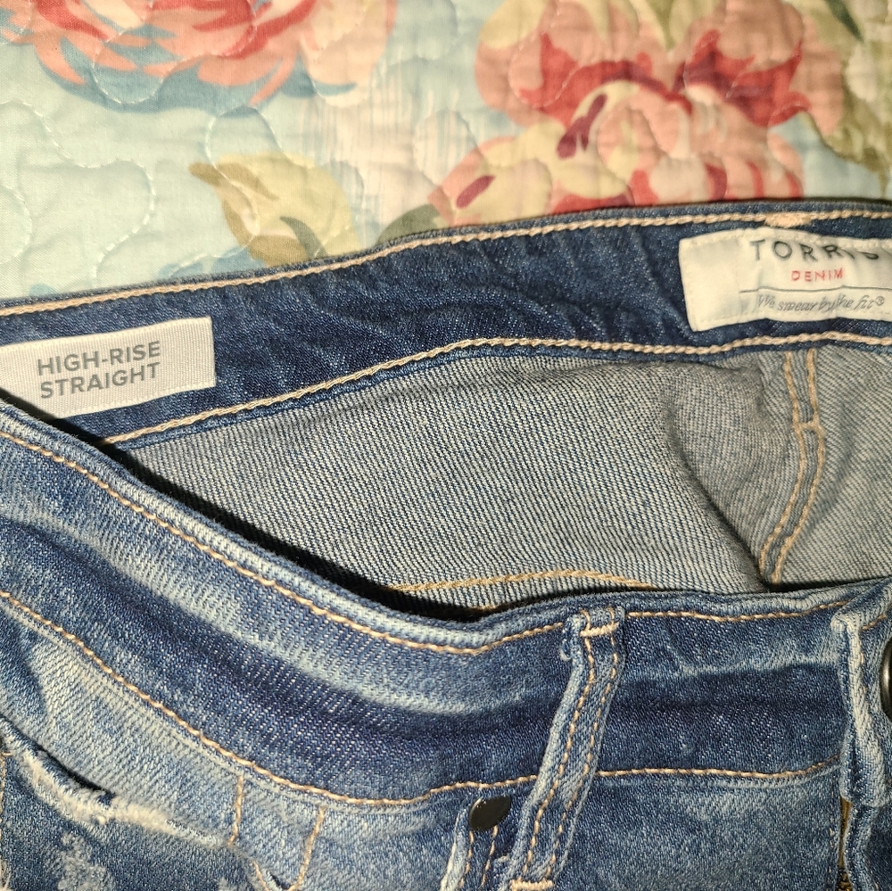 Torrid boyfriend 12R Jean high rise straight distressed Nwt